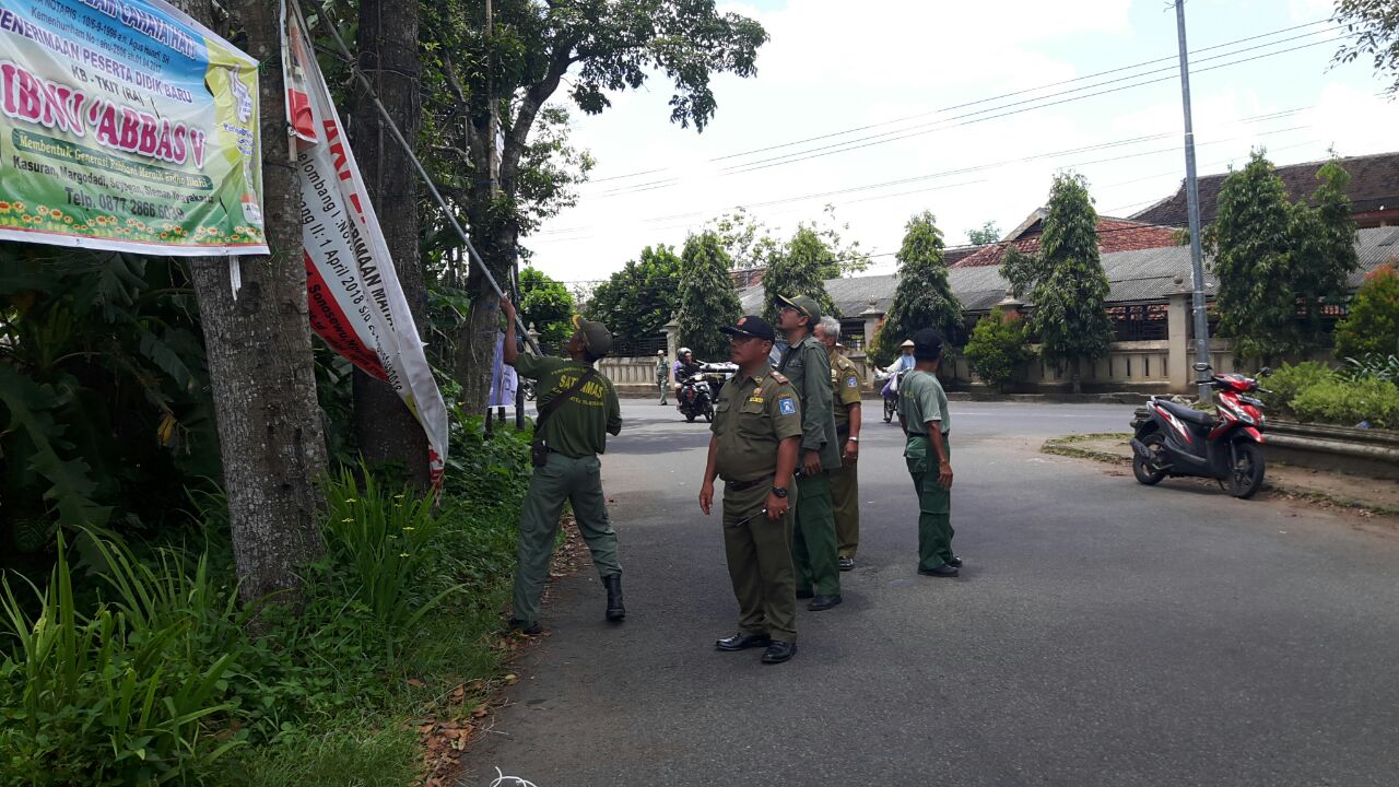 Penertiban Sampah Visual di Wilayah Kecamatan Seyegan