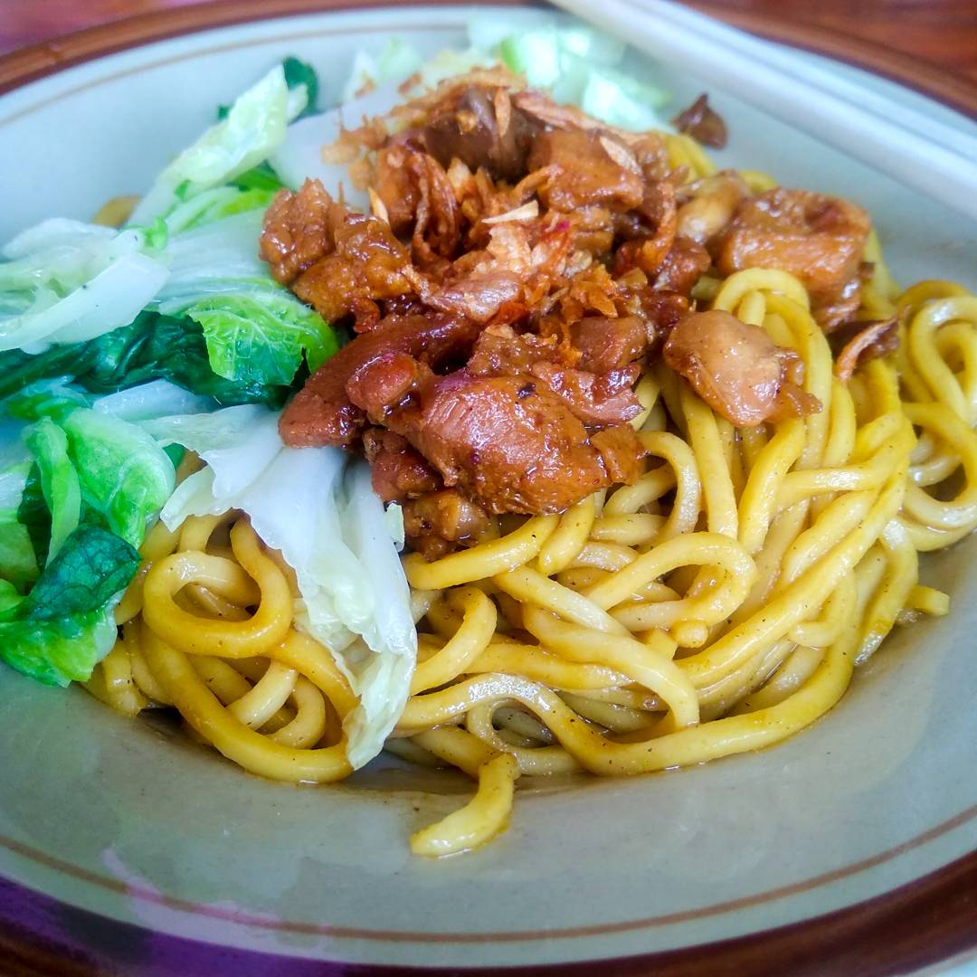 Mie Ayam Goreng Mekaton Seyegan, Sajian Legenda di Tengah Desa