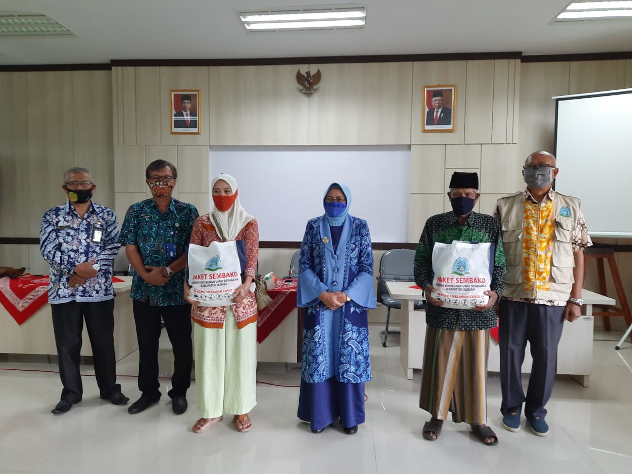 Pemberian Bantuan Terdampak Covid-19 oleh FKUB Kabupaten Sleman