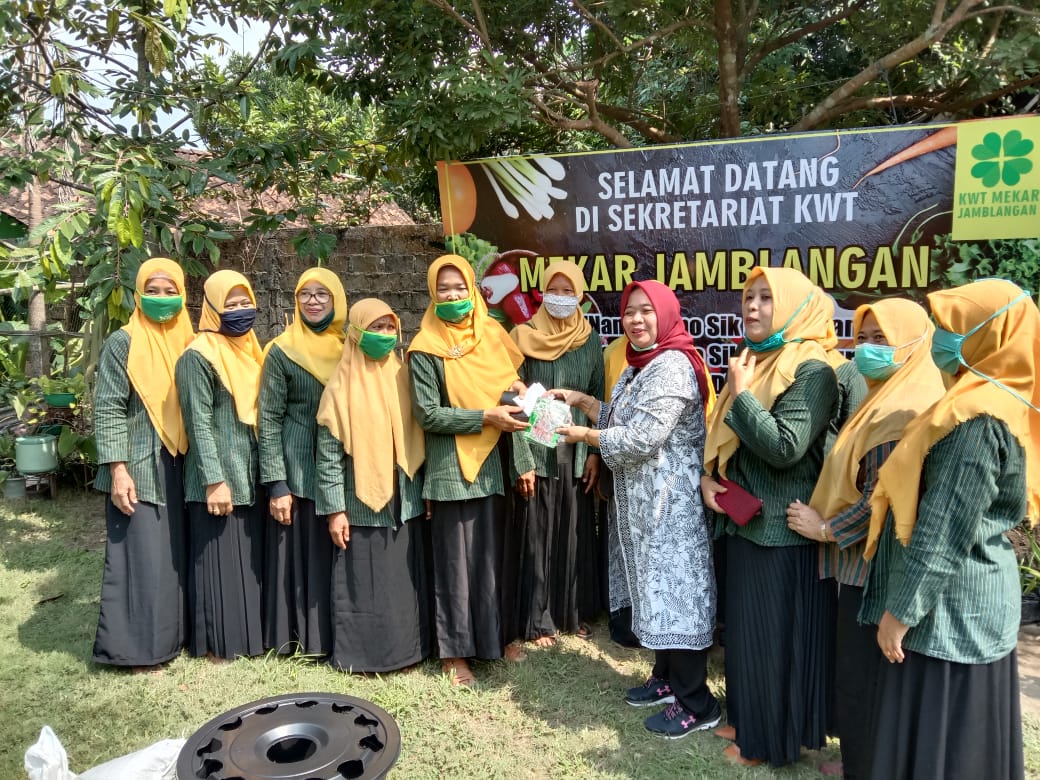 EVALUASI KWT DI WILAYAH KECAMATAN SEYEGAN OLEH TIM PENGGERAK PKK KABUPATEN SLEMAN