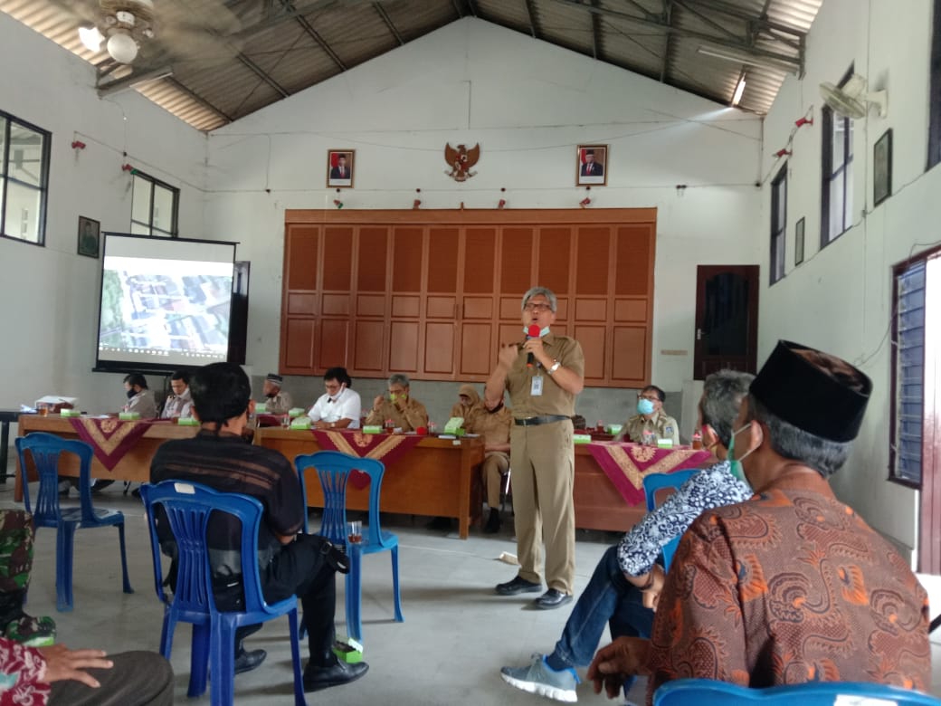 SOSIALISASI PENGADAAN TANAH BAGI PEMBANGUNAN UNTUK KEPENTINGAN UMUM DI DESA MARGOMULYO, KECAMATAN SEYEGAN
