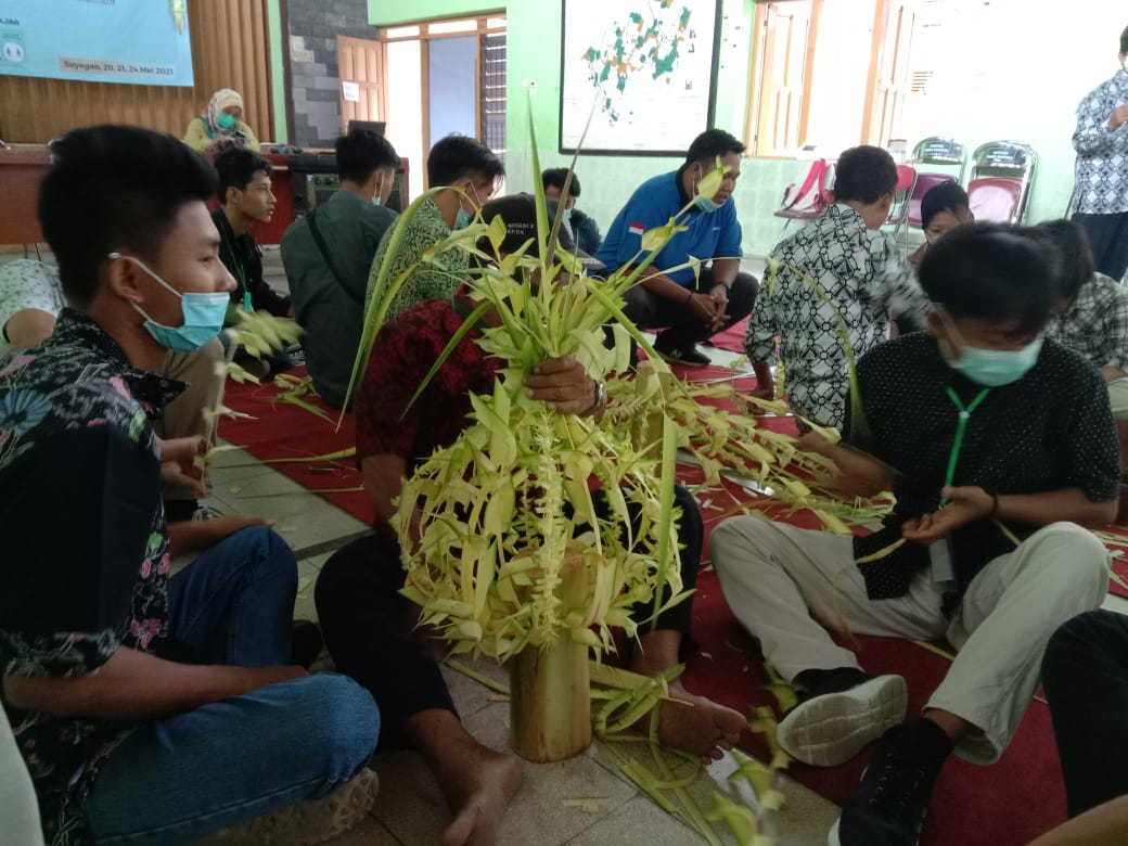 Pelatihan Dekorasi Manten bagi Pemuda Margodadi