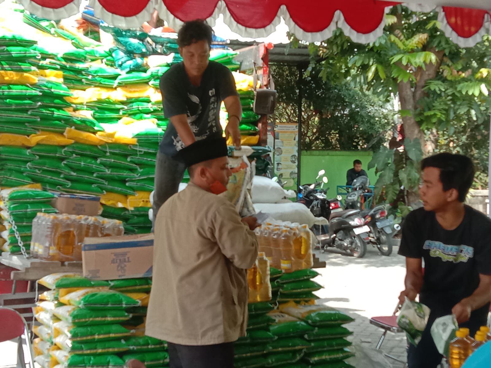 Kapanewon Seyegan Gelar Pasar Murah Bahan Pokok