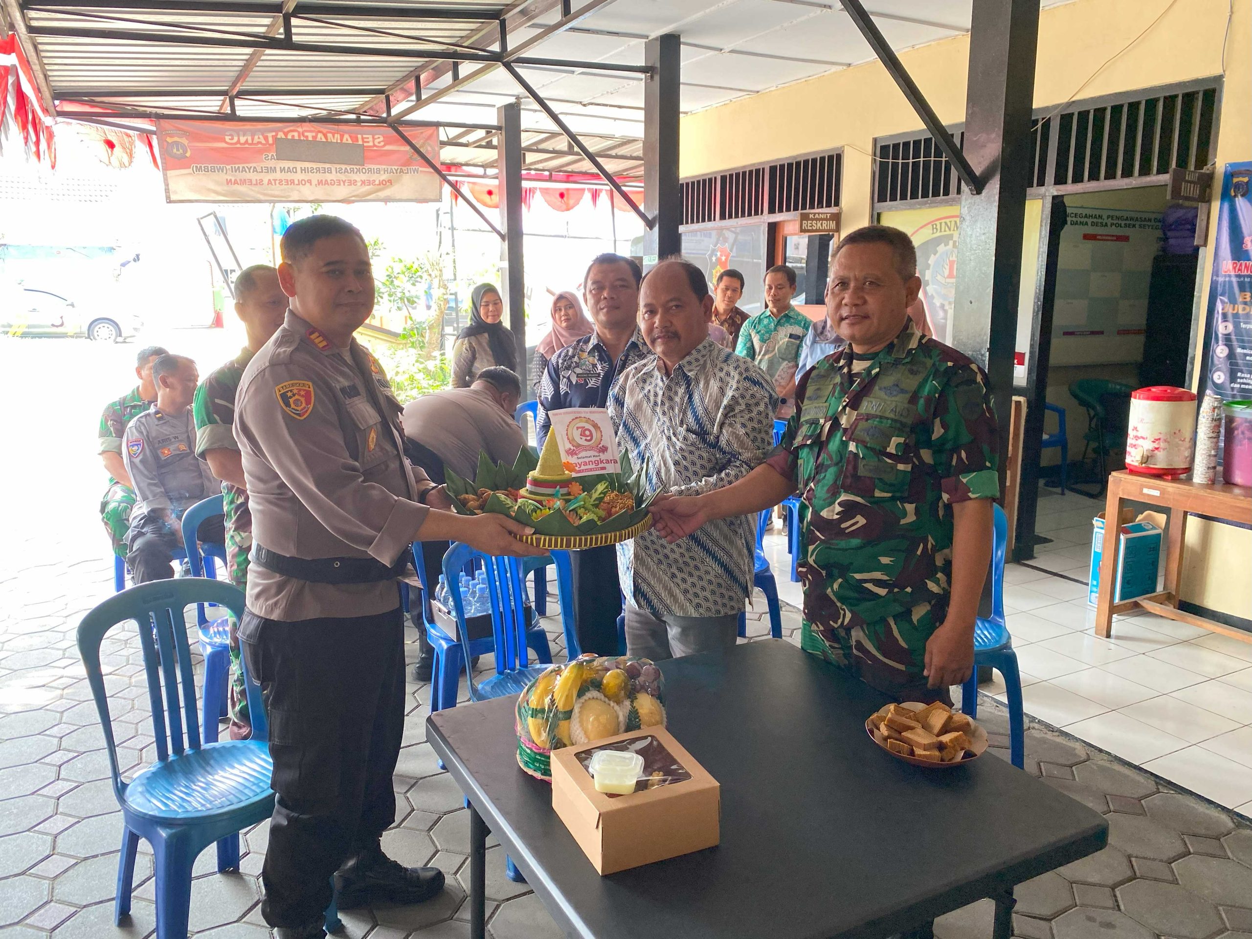 Panewu dan Danramil Silaturahmi ke Polsek Seyegan dalam rangka HUT ke 79 Bhayangkara