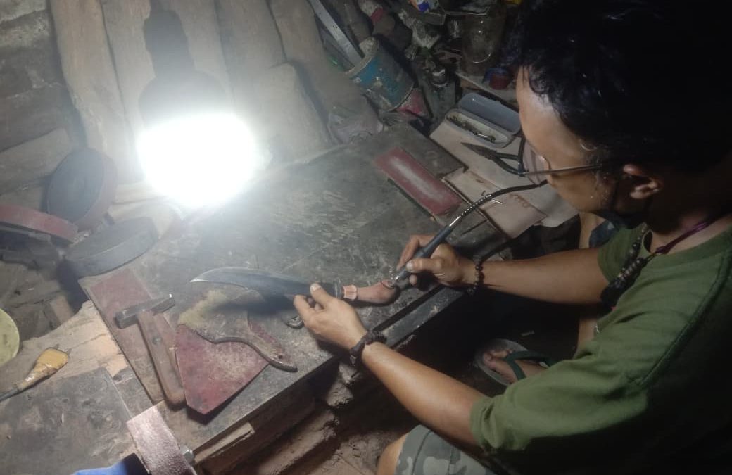 Menjaga Identitas Bilah Nusantara dari Seyegan, Kiprah Mei Anjar Wintolo dalam Seni Kriya Logam dan Kayu